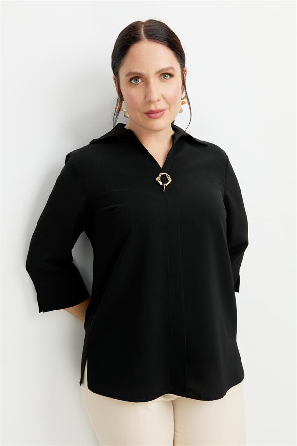 Büyük Beden Broş Detaylı Gömlek-SİYAH