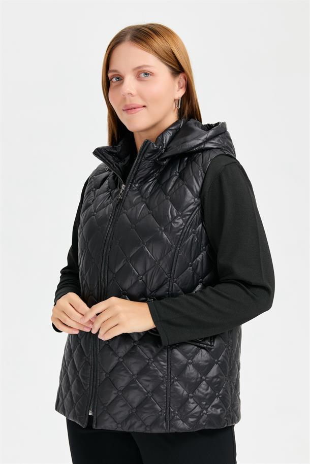 Büyük Beden Kapüşonlu Kabartmalı Kapitone Yelek-SİYAH