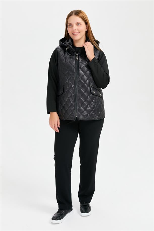 Büyük Beden Kapüşonlu Kabartmalı Kapitone Yelek-SİYAH