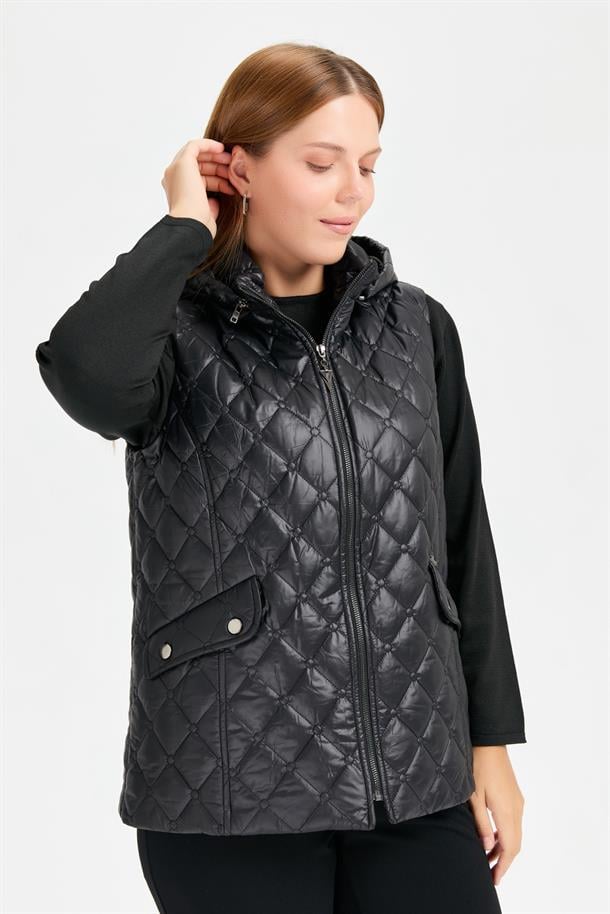 Büyük Beden Kapüşonlu Kabartmalı Kapitone Yelek-SİYAH