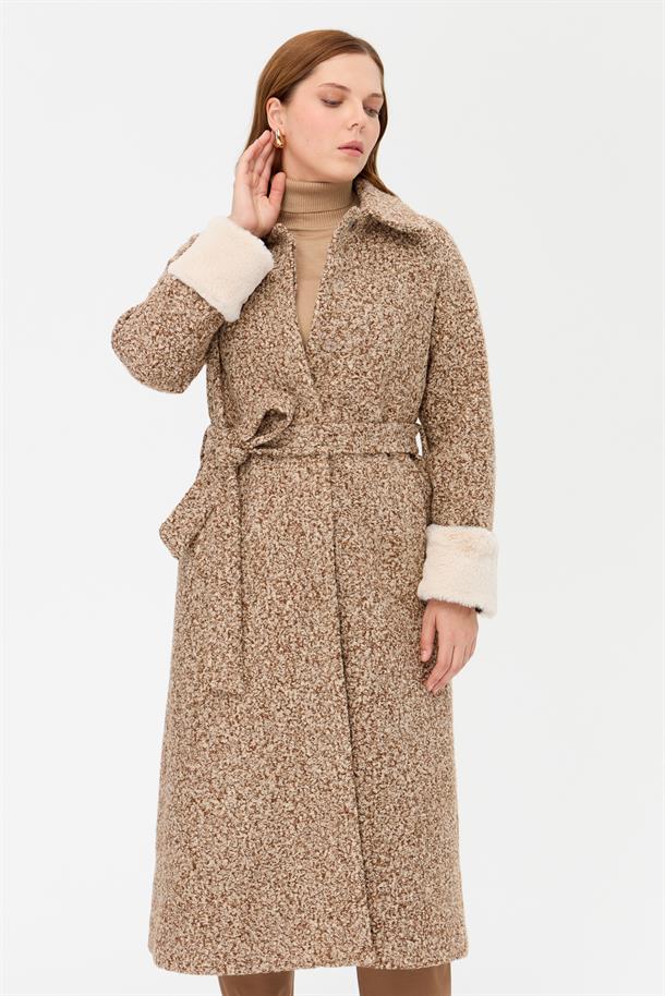 Büyük Beden Kolu Kürklü Desenli Kaban-KAHVE