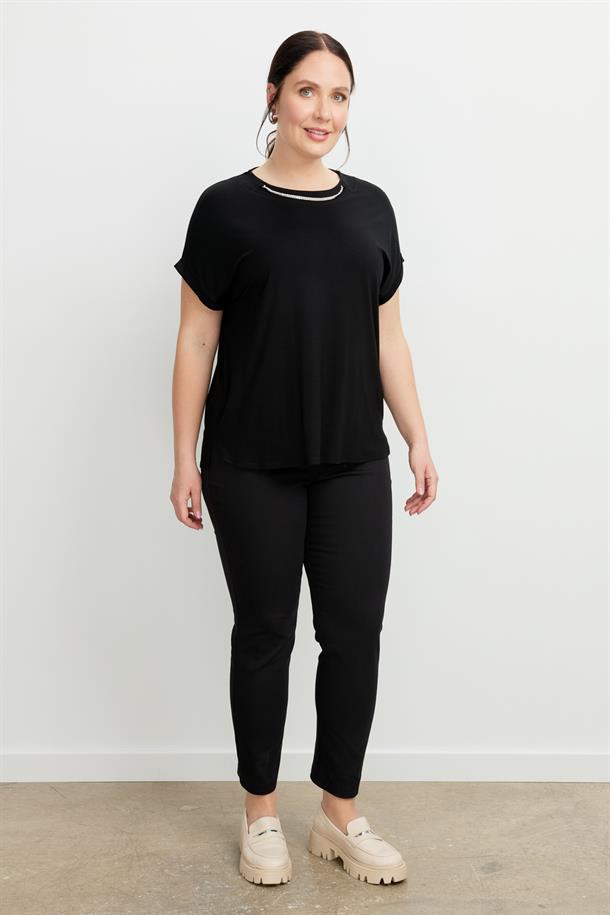 Büyük Beden Kolye Detaylı Bluz-SİYAH