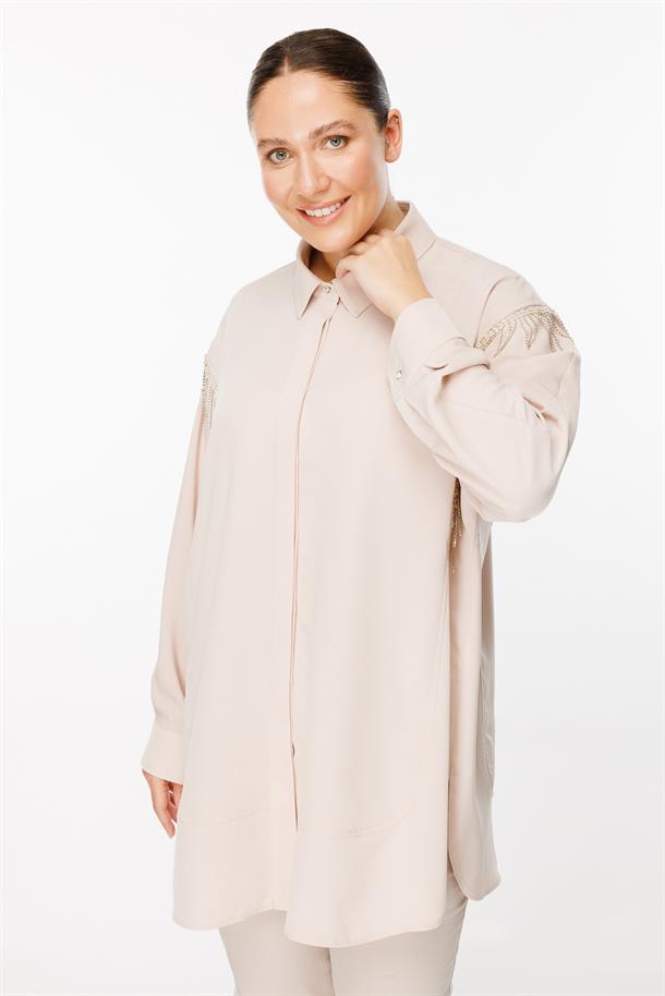 Büyük Beden Omuzları Taş Detaylı Krep Gömlek-BEJ