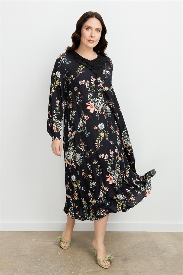 Büyük Beden Yaka Detalı Uzun Elbise-SİYAH