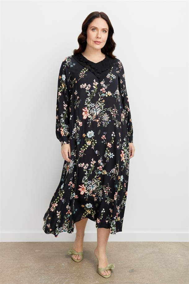 Büyük Beden Yaka Detalı Uzun Elbise-SİYAH