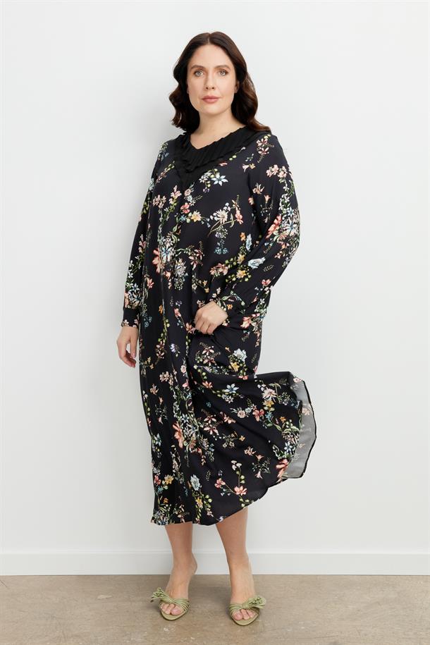 Büyük Beden Yaka Detalı Uzun Elbise-SİYAH