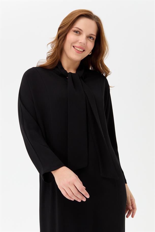 Büyük Beden Yaka Fularlı Elbise-SİYAH