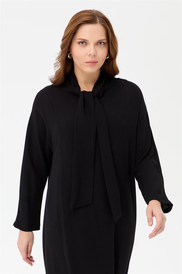 Büyük Beden Yaka Fularlı Elbise-SİYAH