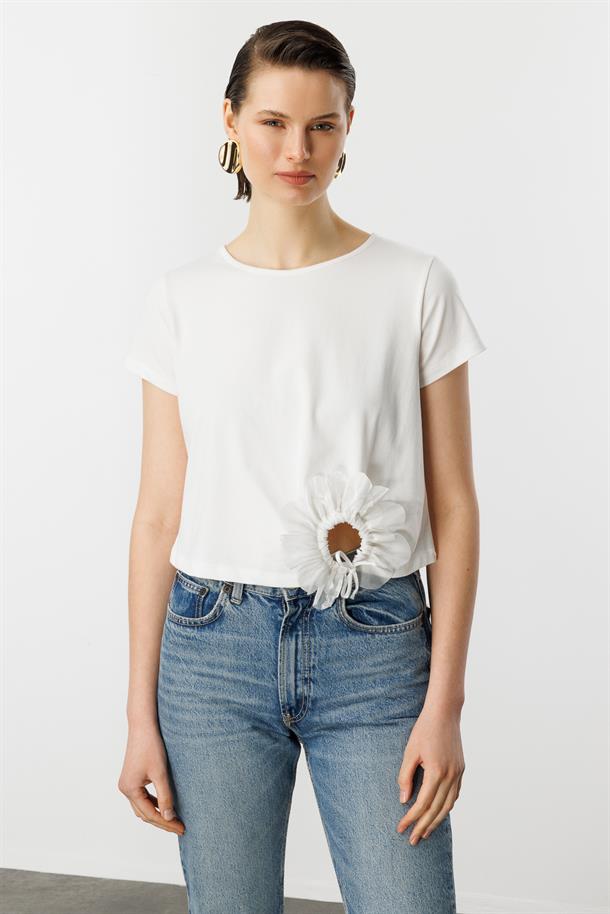 Büzgü Çiçek Detay Pamuklu Bluz-KEMIK