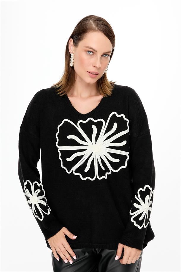 Çiçek Nakışlı Triko Kazak-SİYAH