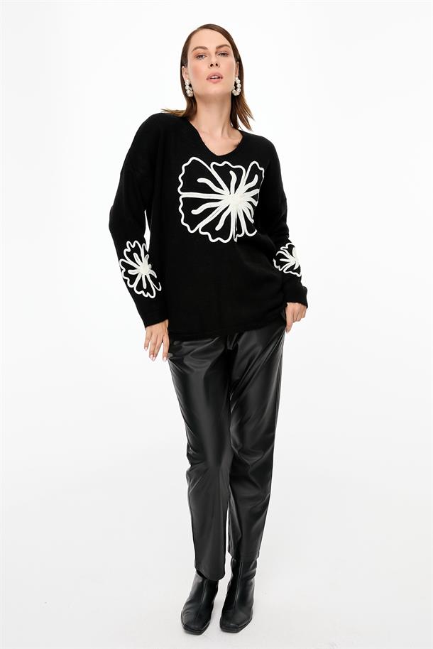 Çiçek Nakışlı Triko Kazak-SİYAH
