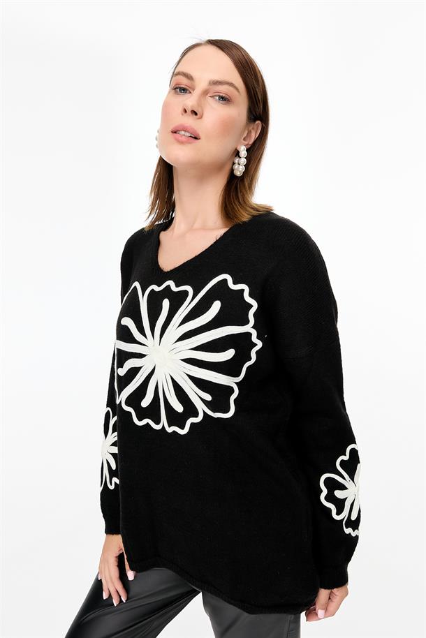 Çiçek Nakışlı Triko Kazak-SİYAH