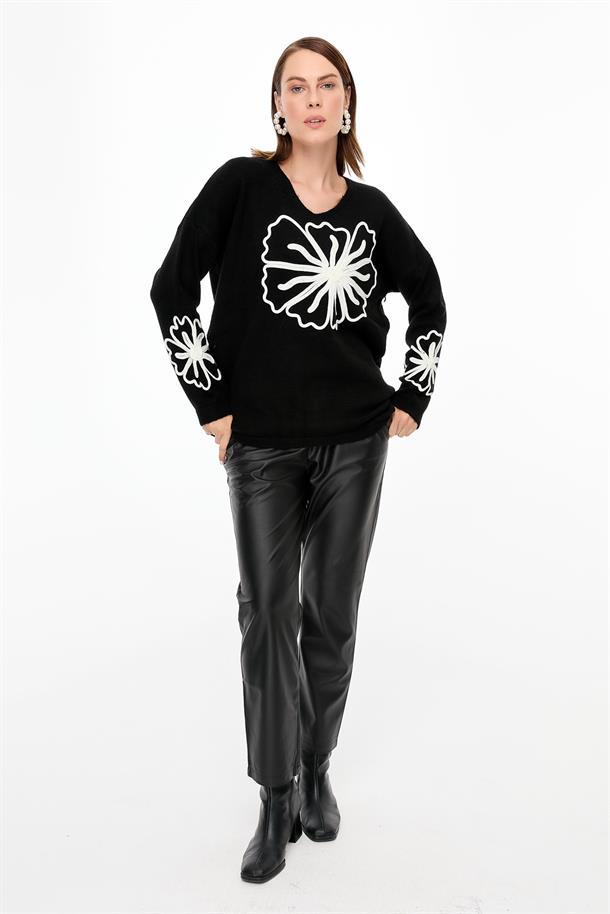 Çiçek Nakışlı Triko Kazak-SİYAH