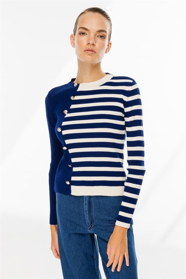Çizgili Düğme Detaylı Triko Kazak-LACI