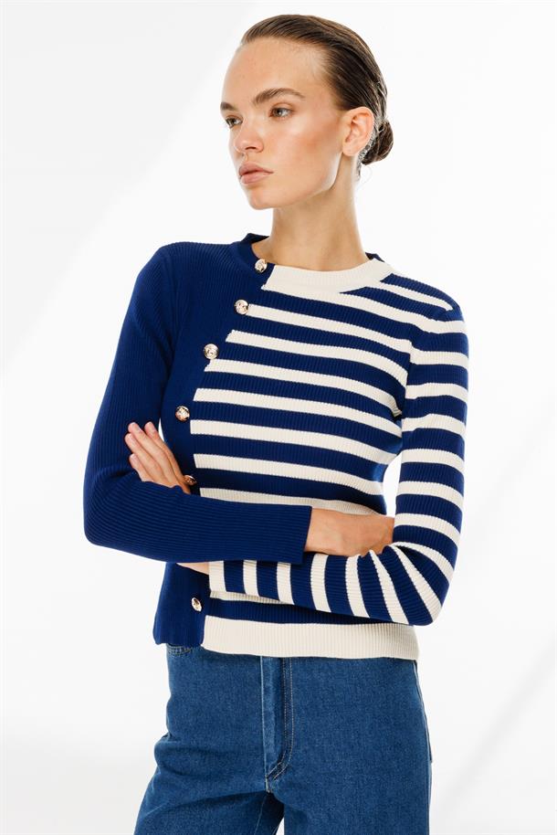Çizgili Düğme Detaylı Triko Kazak-LACI
