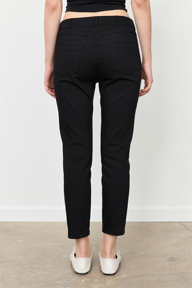 Dar Paça Pamuk Pantolon-SİYAH