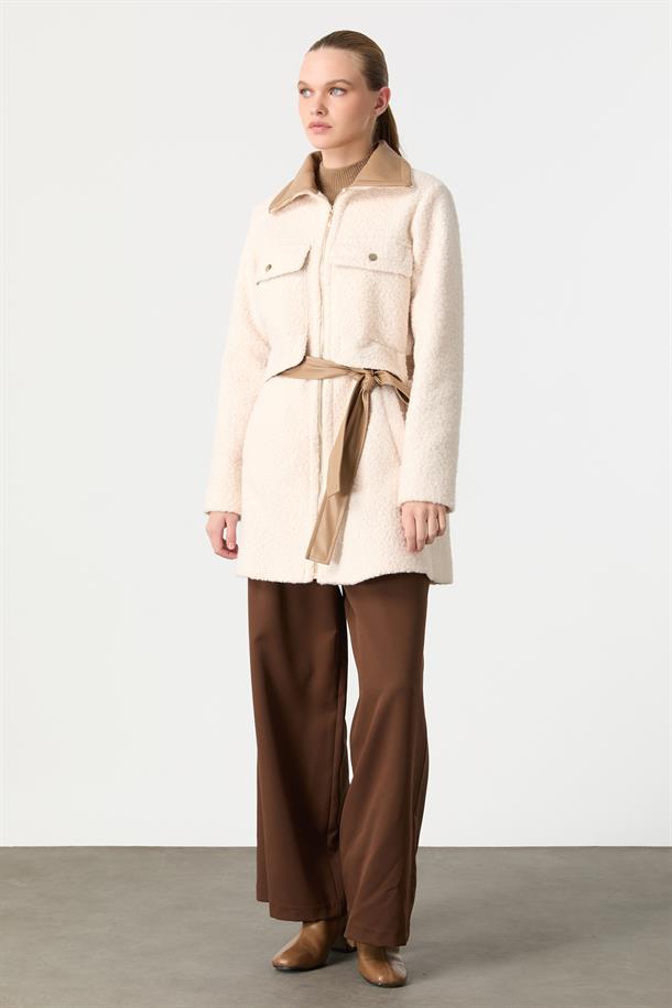 Deri Kuşak Detaylı Buklet Kaban-KREM