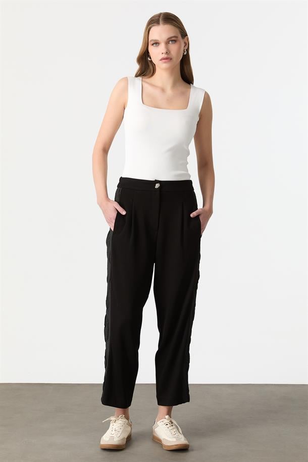 Düğme Detaylı Modal Pantolon-SİYAH