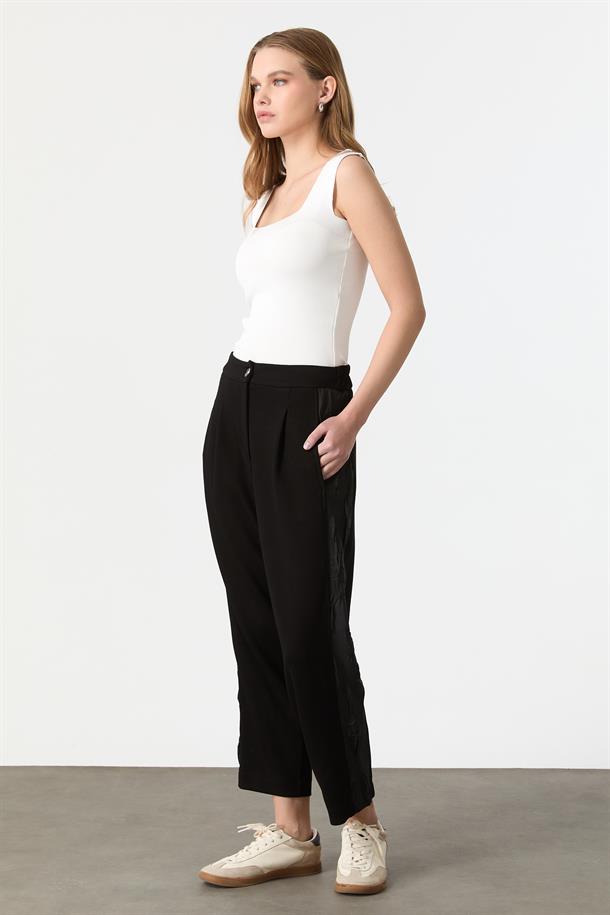 Düğme Detaylı Modal Pantolon-SİYAH