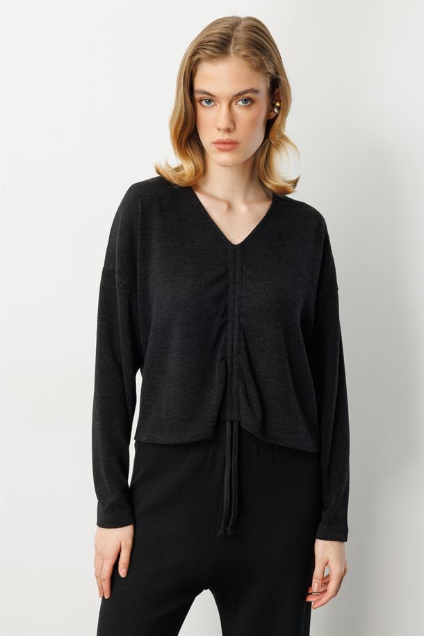 Drapeli V Yaka Dokuma Bluz-SİYAH