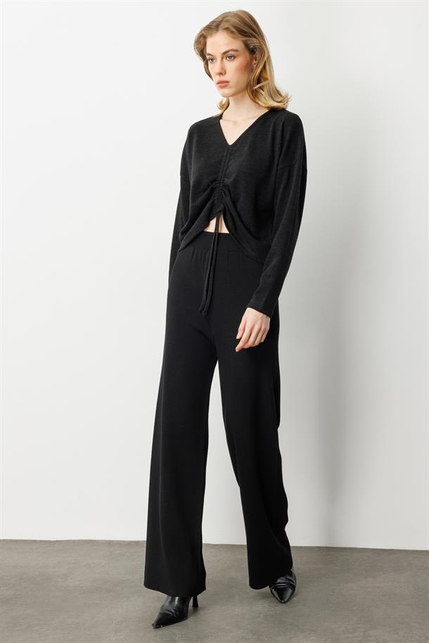 Drapeli V Yaka Dokuma Bluz-SİYAH