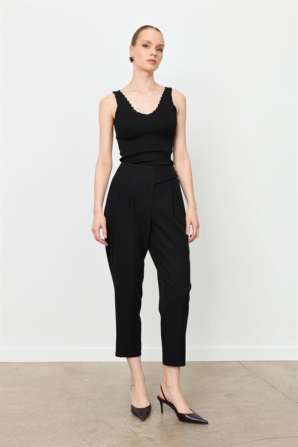Düğme Deatylı Yüksek Bel Pantolon-SİYAH