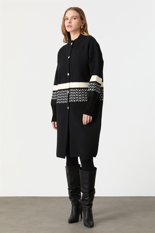 Düğme Detaylı Desenli Uzun Hırka-SİYAH