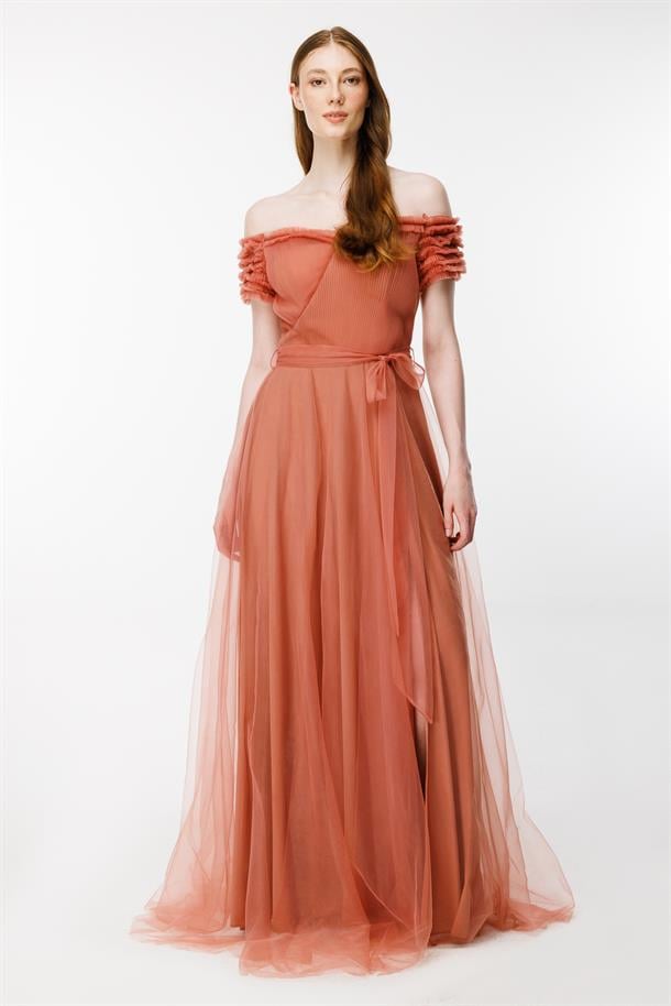 Düşük Omuz Yırtmaçlı Tül Abiye-ŞEFTALİ