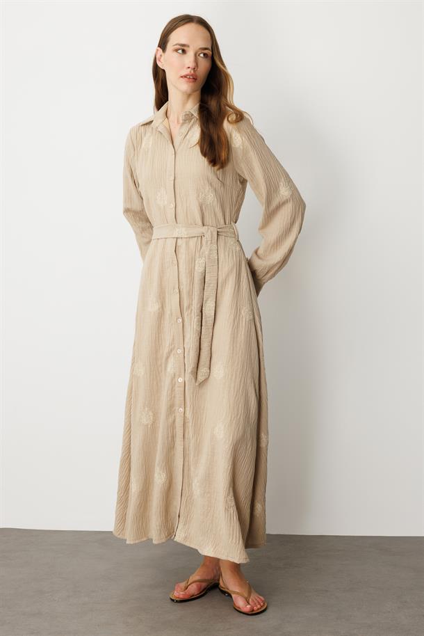İşleme Detay Kuşaklı Uzun Elbise-BEJ