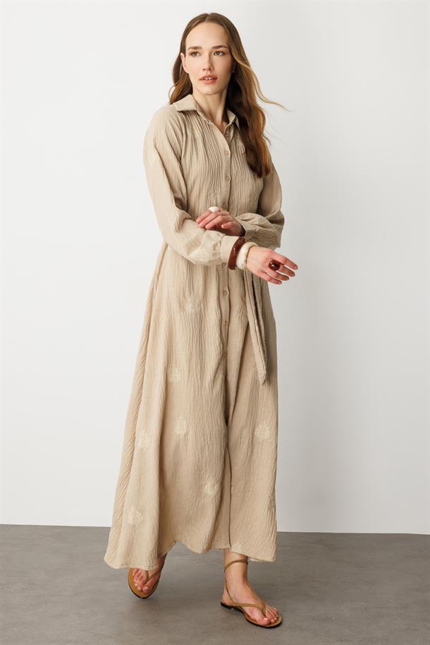 İşleme Detay Kuşaklı Uzun Elbise-BEJ