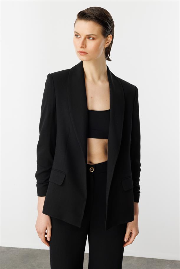 Kolu Büzgülü Cep Detaylı Ceket-SİYAH