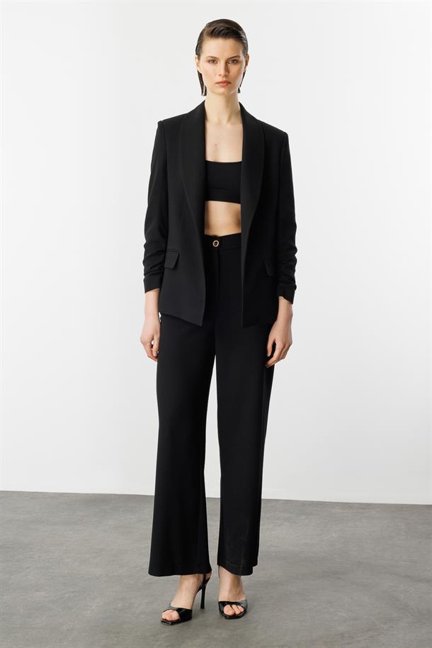 Kolu Büzgülü Cep Detaylı Ceket-SİYAH