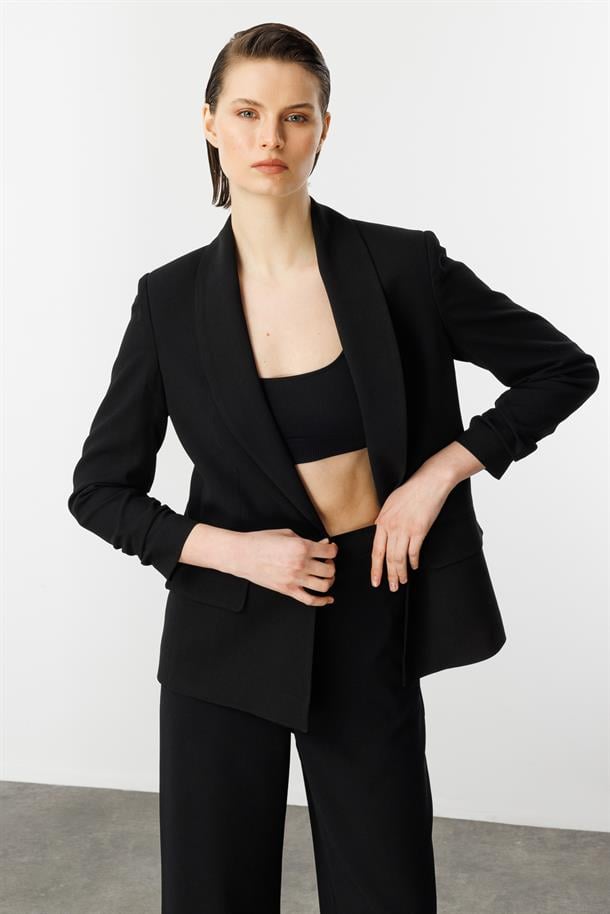 Kolu Büzgülü Cep Detaylı Ceket-SİYAH