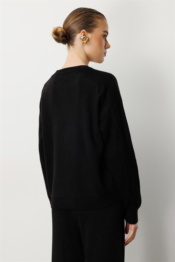 Kot Yıldız Detaylı Triko Kazak-SİYAH