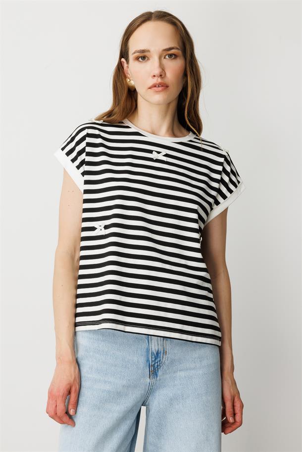 Kurdela Detay Çizgili Tişört-SİYAH/BEYAZ