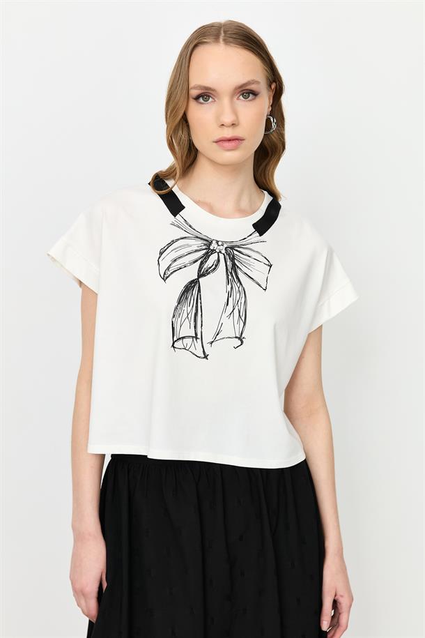 Kurdele Baskı Taş Detay Bluz-KEMIK