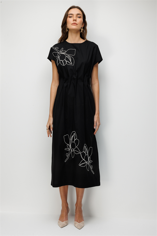 Nakış Detaylı Uzun Elbise-SİYAH