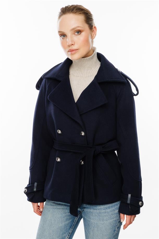 Omuz Detaylı Kısa Kaşe Kaban-LACI