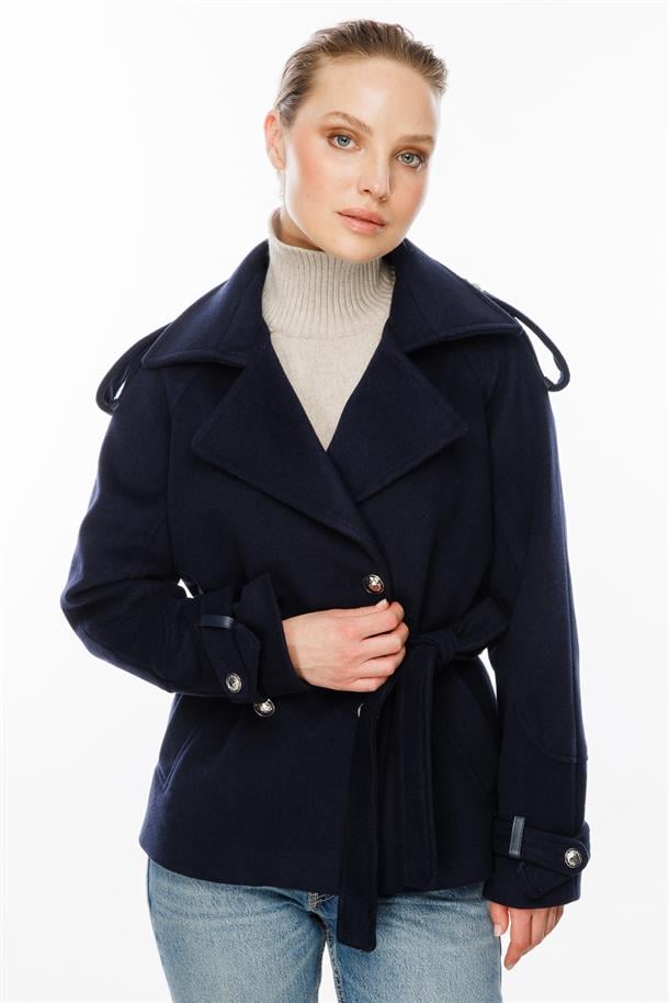 Omuz Detaylı Kısa Kaşe Kaban-LACI