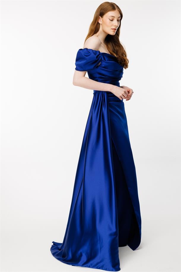 Omuzları Düşük Yırtmaçlı Saten Abiye-SAX