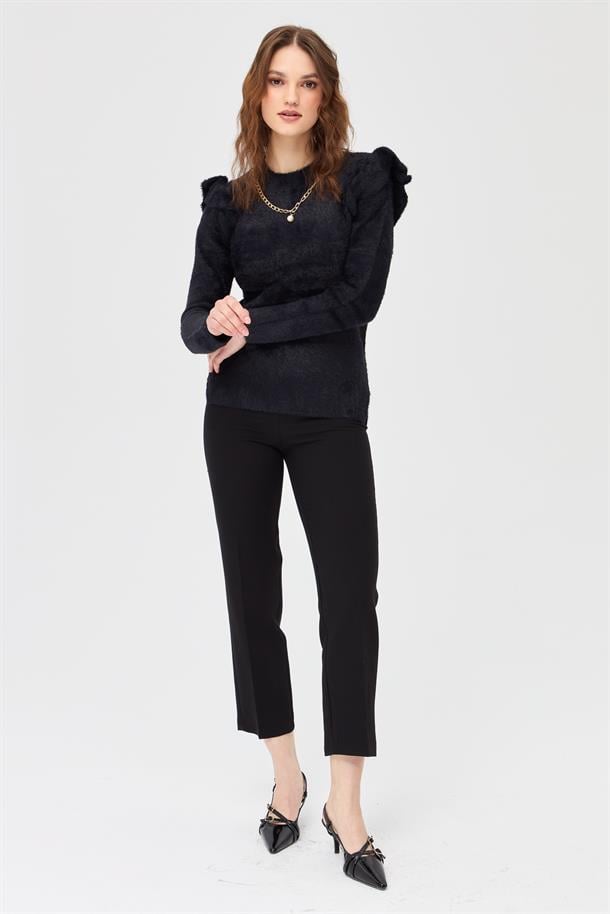 Omuzları Fırfırlı Triko Kazak-SİYAH