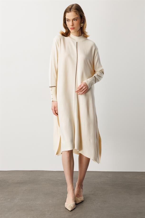 Önü Simli Şerit Detaylı Triko Elbise-KREM