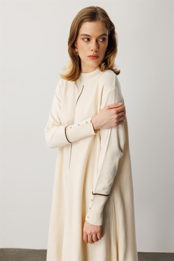 Önü Simli Şerit Detaylı Triko Elbise-KREM