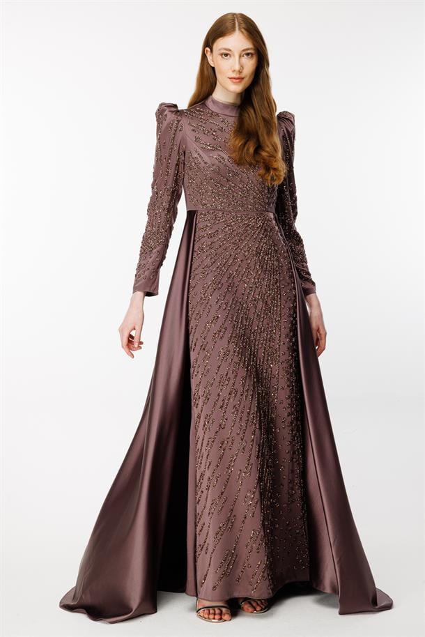 Önü Taş İşlemeli Kuyruklu Saten Uzun Abiye-KAHVE