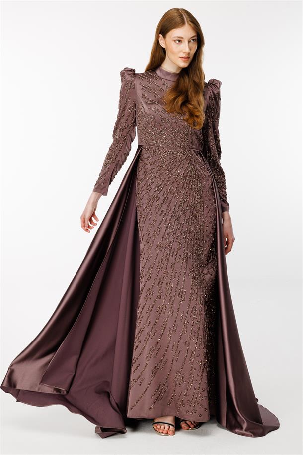 Önü Taş İşlemeli Kuyruklu Saten Uzun Abiye-KAHVE