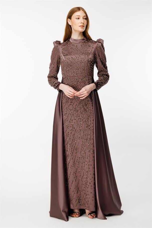 Önü Taş İşlemeli Kuyruklu Saten Uzun Abiye-KAHVE