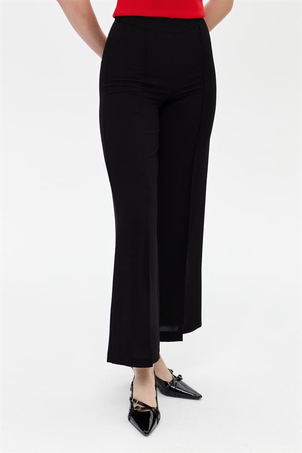 Paça Yırtmaçlı Nervür Detaylı Pantolon-SİYAH