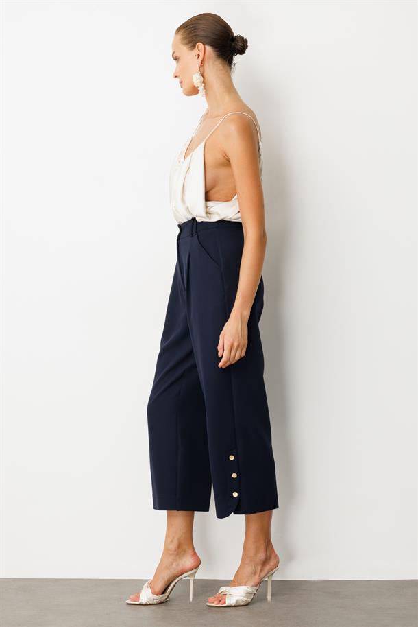 Paçası Düğme Detaylı Pantolon-LACI