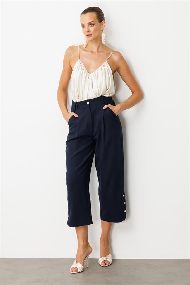 Paçası Düğme Detaylı Pantolon-LACI