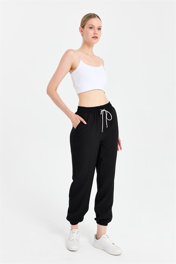 Paçası ve Beli Lastikli Dokulu Pantolon-SİYAH